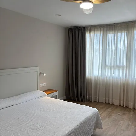 מלון דירות Bahia Pinosol 4*